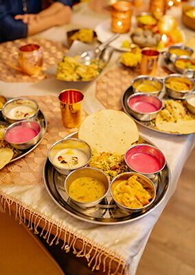 Maaruti Tour & Travels - Enjoy the hospitality & amazing food.